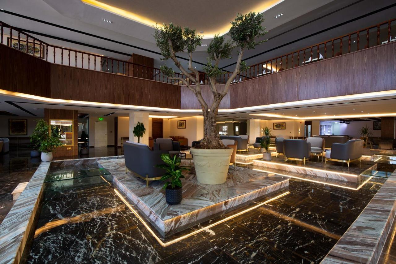 Petra Moon Luxury Hotel Вади Муса Екстериор снимка The lobby of the hotel