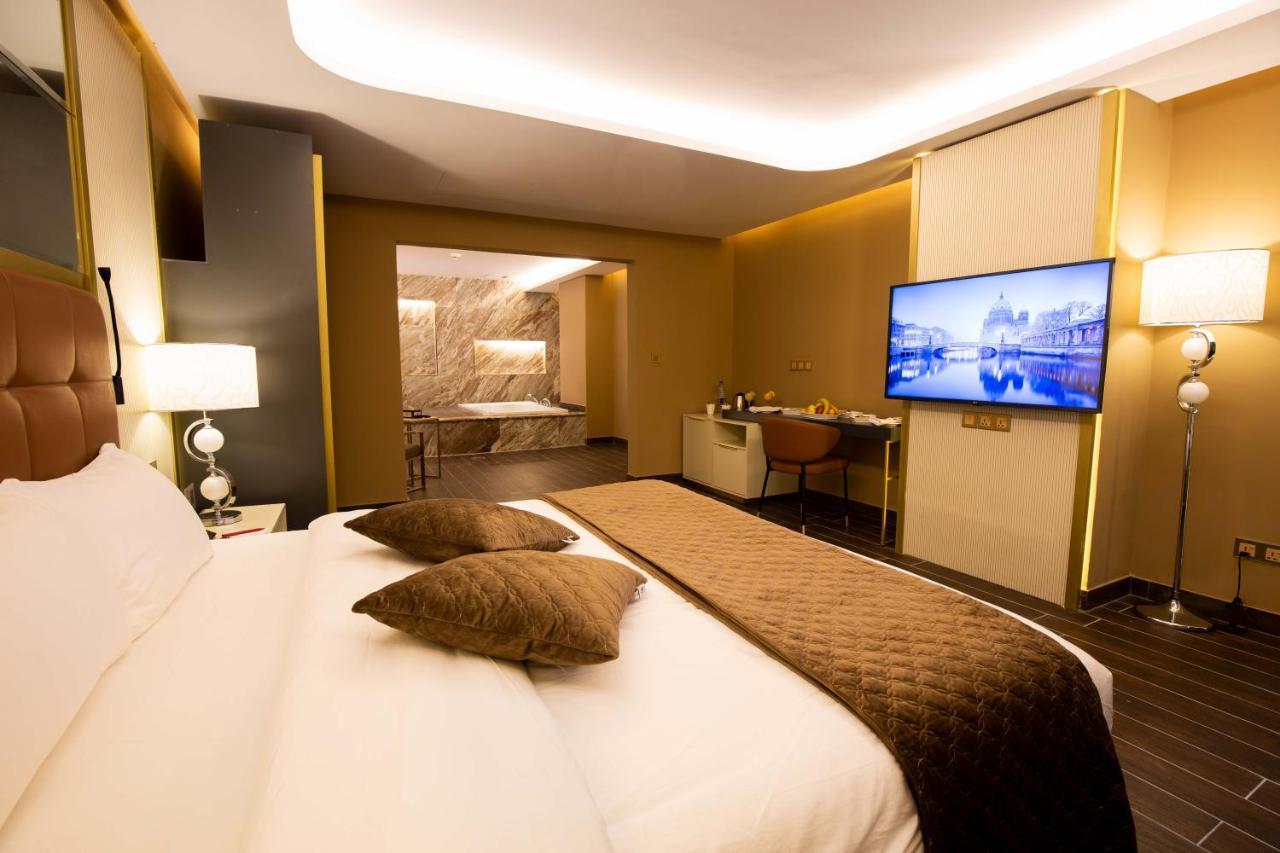 Petra Moon Luxury Hotel Вади Муса Екстериор снимка Suite