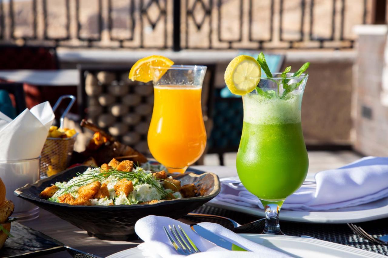 Petra Moon Luxury Hotel Вади Муса Екстериор снимка A green smoothie