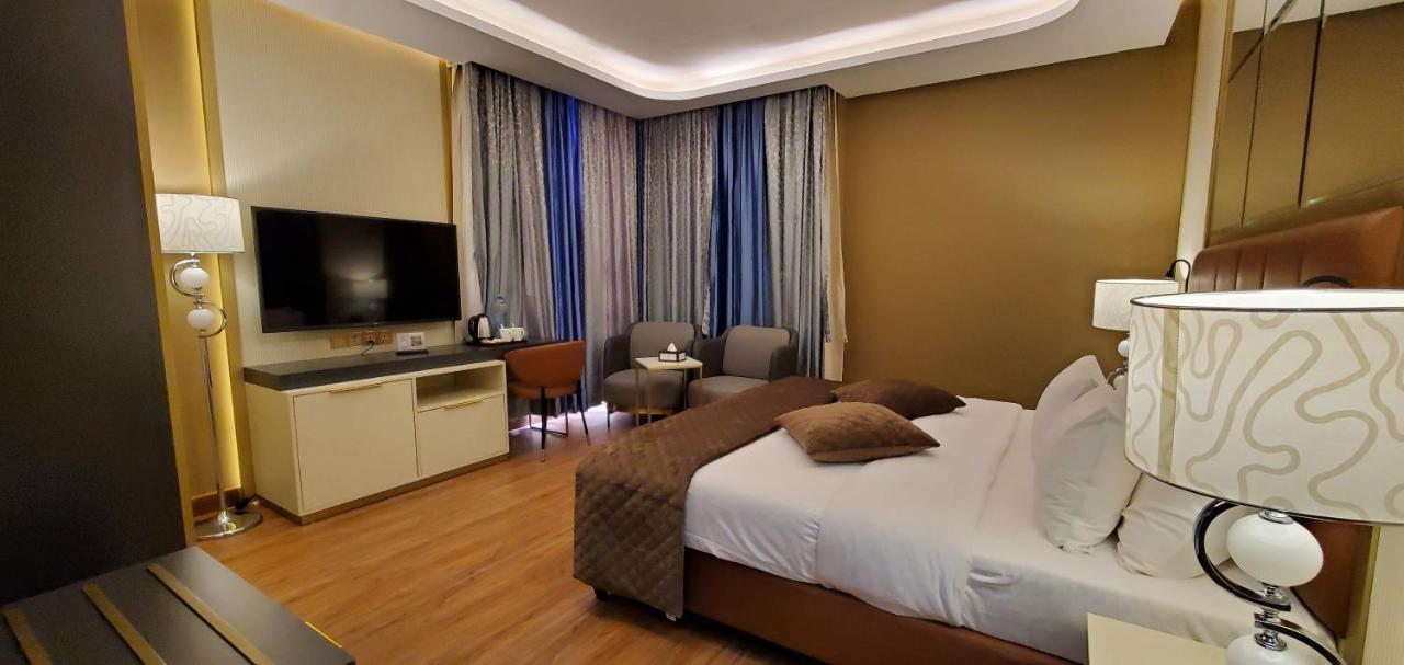 Petra Moon Luxury Hotel Вади Муса Екстериор снимка A room at the hotel